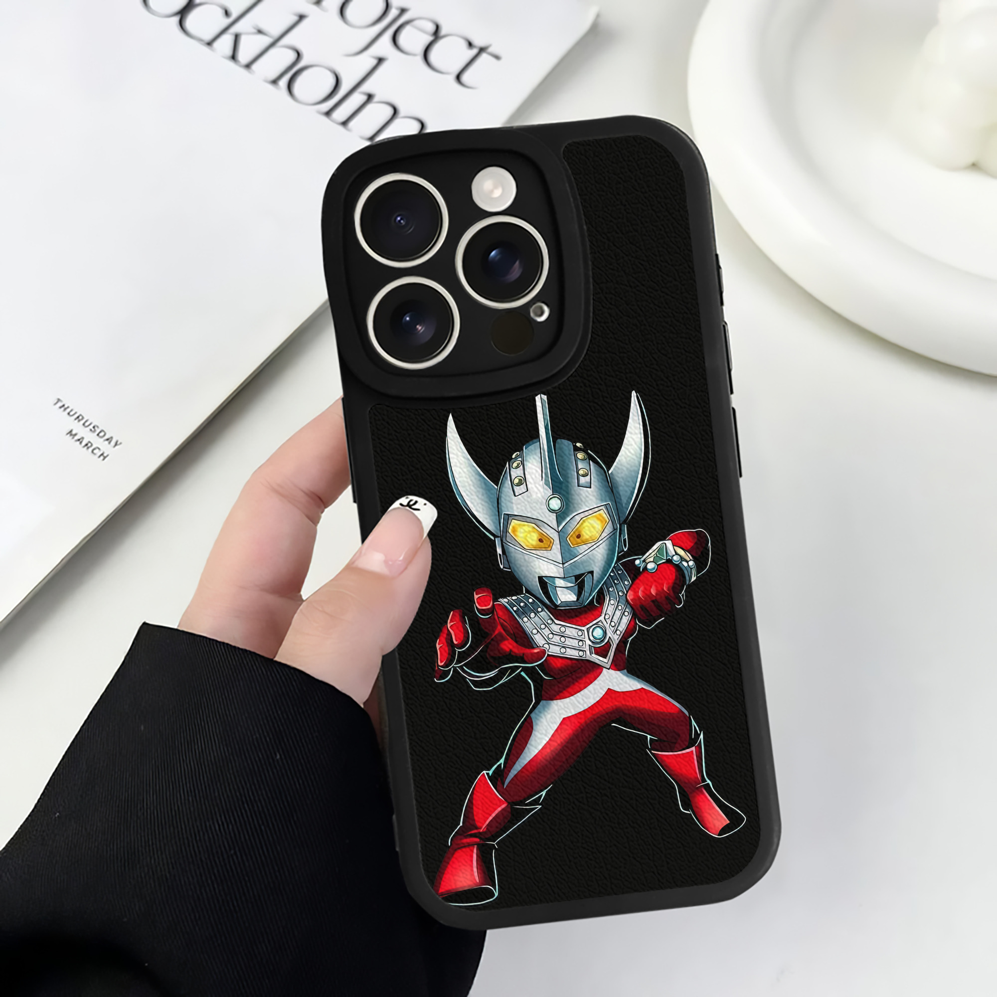 （画像用） ウルトラマン Ultraman 【iPhone 16シリーズ対応】シリコンスマホケース（レザー調） 材質：シリコン